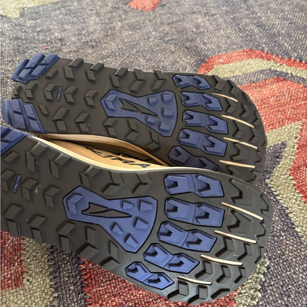 Altra Women’s Lone Peak 9 Trail Running Sneaker, like new! - Picture 5 of 5